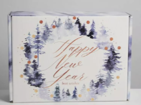 Коробка подарочная НГ бурая Happy New Yaer, НГ белая с красным нанесением 23*17*7,5 см