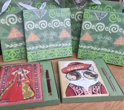 Подарочный набор Qazaqбренд №9566 Блокнот А5 + ручка в под. коробке+ под. пакет